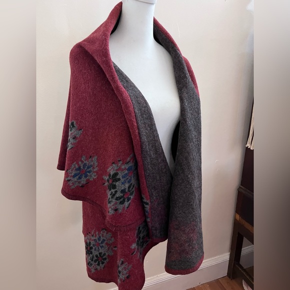 Floral Cape - Picture 2 of 16
